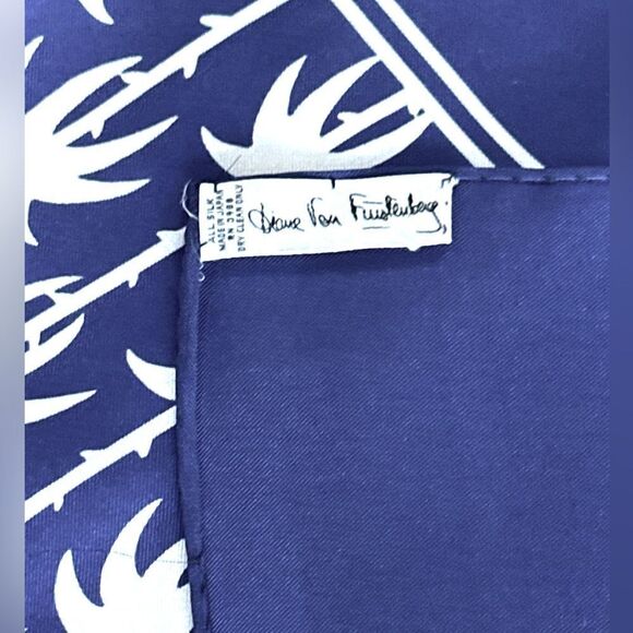 Diane Von Furstenberg Navy White palm tree design silk scarf 28” Square - Picture 3 of 4